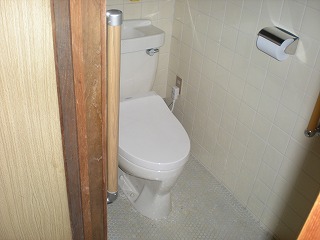 築80年木造住宅_味わいのあるリフォームトイレのビフォア