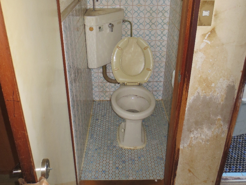 築37年の中古住宅をリノベーショントイレのビフォア